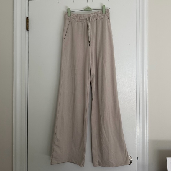 Vuori Halo Essential Wide Leg Pants DreamKnit Ecru Heather Athleisure S - Picture 2 of 4